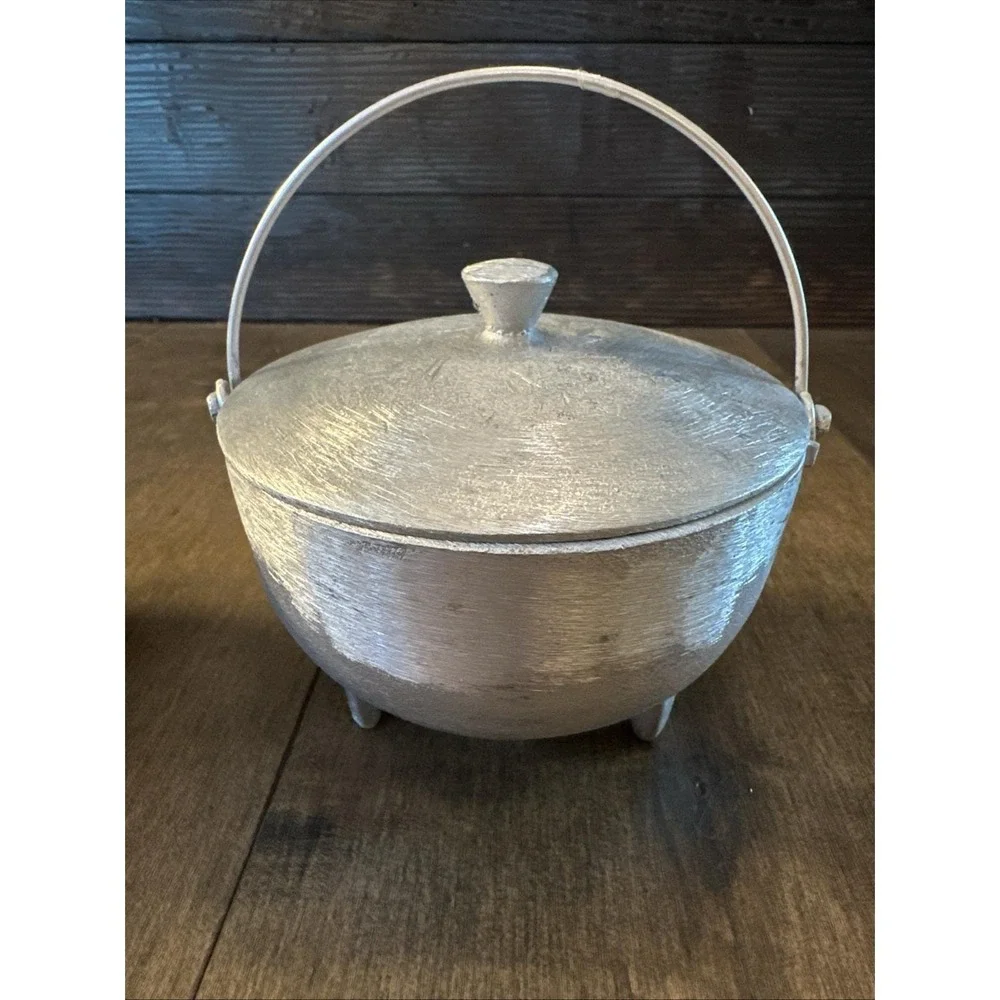 2x Vintage Cast Aluminum Service Ideas‎ Inc. MPLS Minn. Country Kettles W/ Lids.